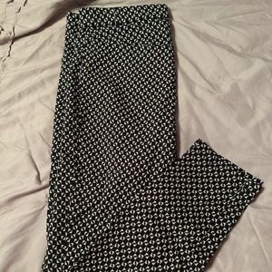 Stretchy pants with button